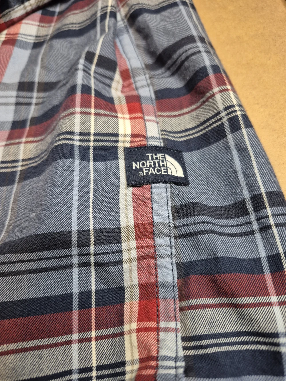 The North Face Men’s Blue & Red Plaid Long-Sleeve Shirt 4637/4